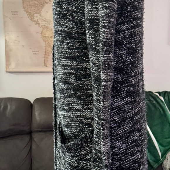 FOREVER 21 MID-THIGH LENGTH BLACK AND WHITE MARLED COZY POCKET HAVING CARDIGAN🖤 - Picture 2 of 6